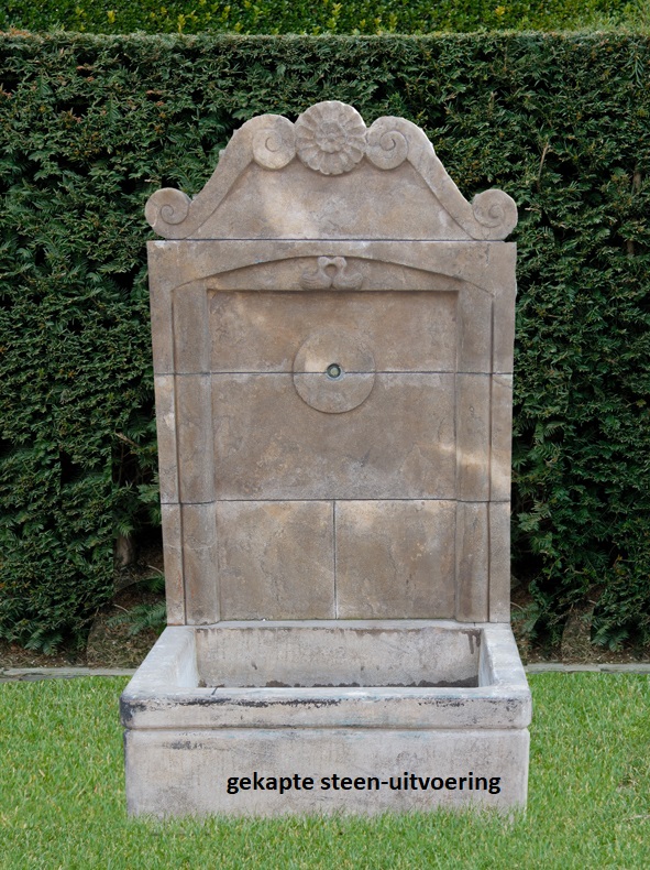 Franse fontein met vierkanten bak B-01836 gekapte steen uitvoering