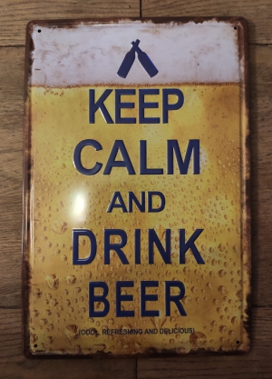 Metalen bierbord met tekst keep calm and drink beer