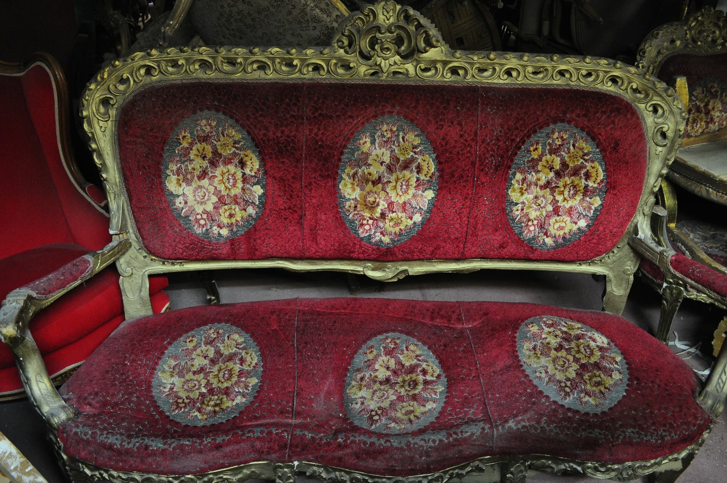 H7.036 Rode barok bank met drie stoelen Elmo Dreams & Deco
